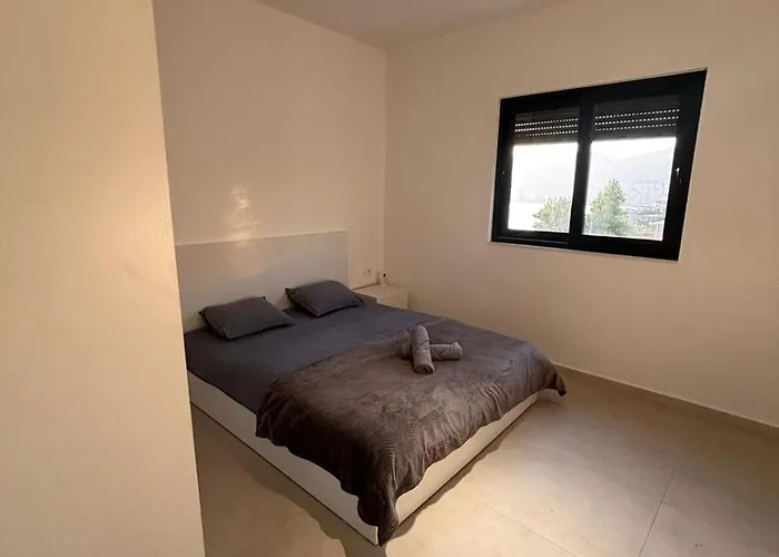 Santa Quaranta 3 *